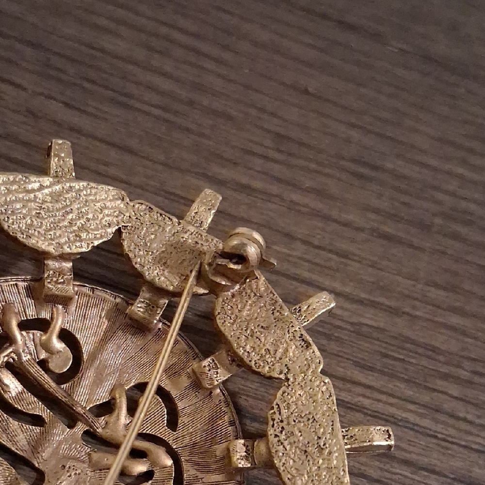 Vintage-Style Gold Tone Sunburst Monogram Brooch - Picture 3 of 6